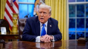 Donald Trump precedenst teremt: érvénytelenné nyilvánította elődje kegyelmi rendeleteit