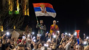 Gumibotot vetett be a rendőrség a tüntetők ellen az újvidéki városházánál