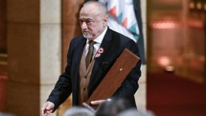 Tovább gyűrűzik a botrány Takaró Mihályék kitüntetése miatt, már az írók is lázadnak