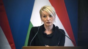 Közzétette az államtitkár, hogy kik reagáltak nevetős emojival egy korábbi bejegyzésére