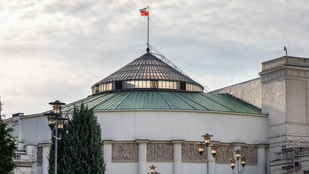 A lengyel belügy arra kéri az embereket, hogy három napra elegendő élelmiszerrel készüljenek fel a válsághelyzetekre