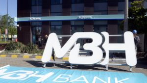 Újabb bank merített hatalmasat a húsosfazékból