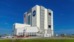 Elvetette a NASA, hogy a Holdra küldje az első nőt és az első színes bőrű embert