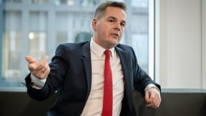 Új szabályt vezetne be a parlamenti belépésnél a Fidesz frakciószóvivője