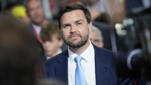 Nem hagyja magára feleségét, J. D. Vance is Grönlandra látogat