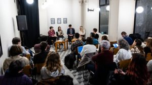 Jó páran a föld alatt gyűltek össze, amíg a felszínen több százan tüntettek