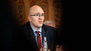 A Jobbik törvénybe iktatná a készpénzes bérkifizetés jogát