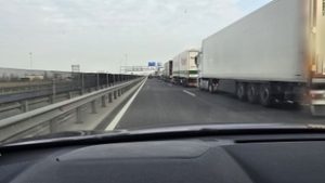 Hatalmas a káosz Rajkánál, több mint tíz kilométeres a torlódás