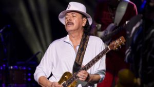 Carlos Santana: Ellenséges erők próbálták meg elpusztítani Michael Jacksont