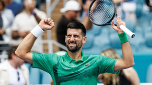 Újabb lépést tett Djokovics a történelmi siker felé, búcsúzott a torna meglepetésembere