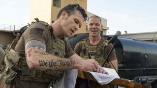 Mik azok a tetkók az amerikai védelmi miniszteren?