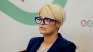 Tádzsikisztánnal keverte össze a magyar zászlót a Tisza Párt frakcióvezetője