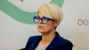 Tádzsikisztánnal keverte össze a magyar zászlót a Tisza Párt frakcióvezetője