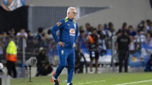 Leváltották a brazil kapitányt a világbajnoktól kapott monumentális zakó után