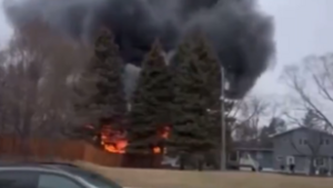 Lakóházba csapódott egy kisrepülőgép, az összes utas meghalt