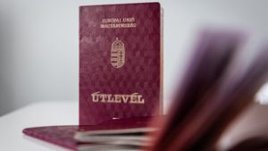 Áprilistól a magyarok is csak fizetős engedéllyel utazhatnak az Egyesült Királyságba