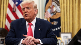 Elárulta Donald Trump, hogy kinek a kirúgására készül a Signal-botrány miatt