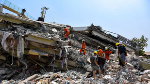 Folytatódik a mianmari földrengés túlélői utáni kutatás, utórengésektől tartanak a szakemberek