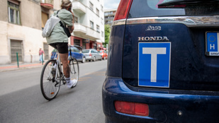 Félmillió forintnál ritkán áll meg, így lehet olcsóbb a B kategóriás jogosítvány