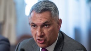 Lázár János: Gyógypedagógushoz méltó türelemmel viseljük Magyar Péter csesztetését