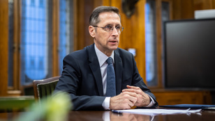 Varga Mihály: A gazdaság stabil, a növekedés újraindult