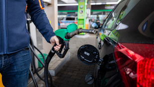 Folytatódik a tendencia, tovább drágul a benzin ára a hazai kutakon