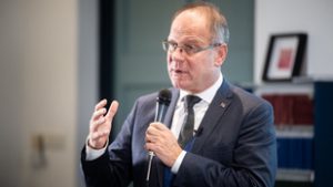 Fontos anyagi forrásokról számolt be Navracsics Tibor