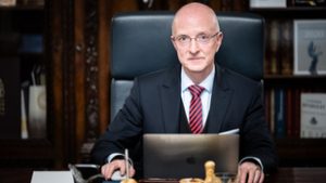 Több vezető ügyvéd is úgy véli, háború van a Kúria és az ügyvédi kamara között