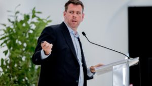 Vitézy Dávid: Lázár János a saját maga által leállított fejlesztéseket kéri másokon számon