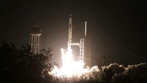 Első emberes misszióra indult egy SpaceX-űrhajó