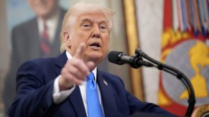 Továbbra sem ért véget a botrány, de Donald Trump már továbblépne