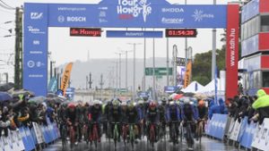 Ostorral csaptak végig a Tour de Hongrie egyik versenyzőjén