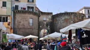 Életnagyságú nő és férfi domborműve került elő Pompejiben