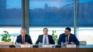 Berendelte a mobilszolgáltatókat Nagy Márton, elvárásokat is támasztott feléjük