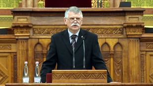 Kövér László elmondta, szerinte ezért rendíthetetlenül békepártiak a magyarok