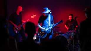 A vízparton érte utol az őrület a lányt, körben sírtak az angyalok