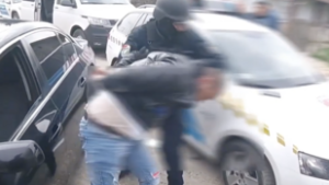 Lecsaptak a rendőrök egy drogdílerre, aki kiskorúaknak adott el újfajta pszichoaktív anyagot