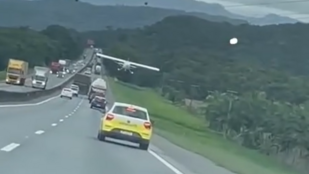 Autópályán hajtott végre kényszerleszállást egy repülőgép Brazíliában