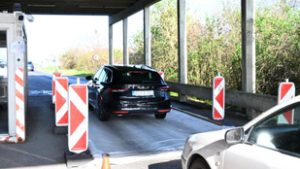 Itt a járvány hatása, szinte már át se lehet jutni a határon Ausztriába