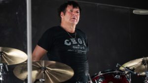 Meghalt a rockzene szívverése, Clem Burke