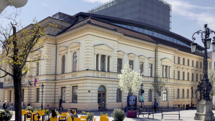 Vidnyánszkyék jelöltje visszalépett, négyen maradtak versenyben
