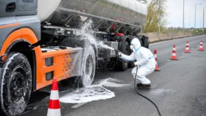 Rossz hír az Ausztriába tartóknak, több kilométeres sor alakult ki Hegyeshalomnál