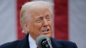 Donald Trump betartotta a fenyegetését, őrült magas vámot vetett ki Kínára