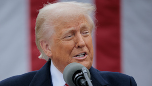 Donald Trump betartotta a fenyegetését, őrült magas vámot vetett ki Kínára