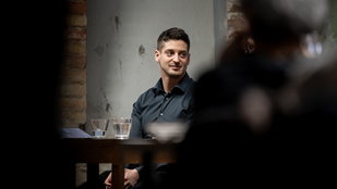 Bele lehet-e írni Orbán Viktor nevét egy versbe?