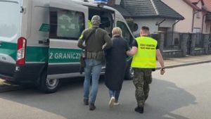 Migránsokat segítő tisztviselőket vett őrizetbe a lengyel rendőrség