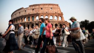 Kolosszális büntetést kaptak a római Colosseum évtizedeken át élősködő, hivatalos jegyüzérei