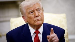 Donald Trump meghátrál, 90 napra felfüggeszti a vámokat