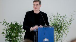 Olyan képekkel szállt bele Karácsony Gergelybe a fideszes képviselő, melyek meg Tarlós István vezetése alatt készültek