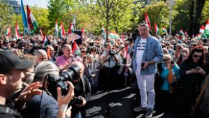 Bayer Zsolt tüntetésén ott volt az a férfi is, aki Kelenföldnél akasztással fenyegetett Tisza-aktivistákat